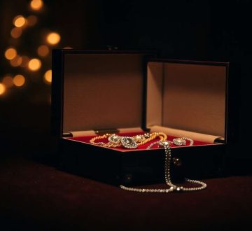 Éclat nocturne : les pièces maîtresses de votre boîte à bijoux